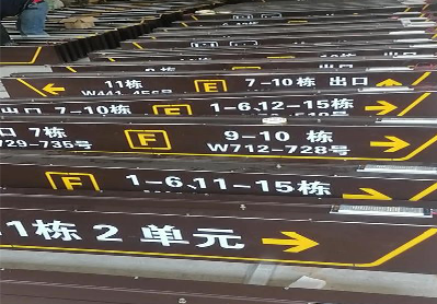 维西广告标识中，常见的几种安装方式。