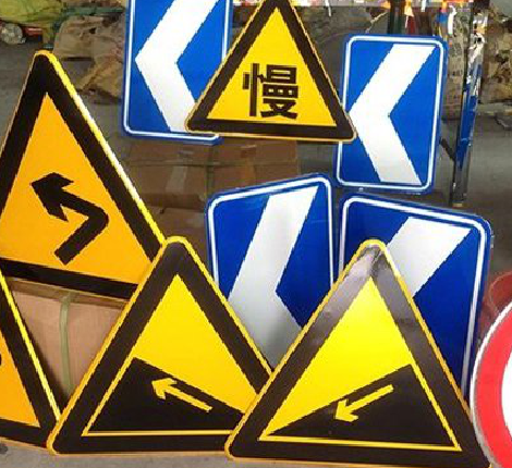 维西标识标牌中颜色的确定是很重要的。